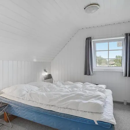 Vester Storetoft I بيت للعطل