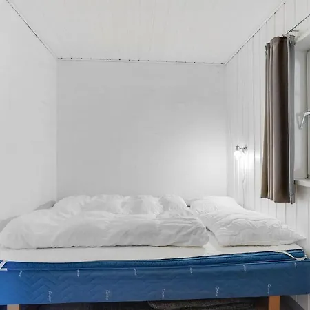 Vester Storetoft I بيت للعطل