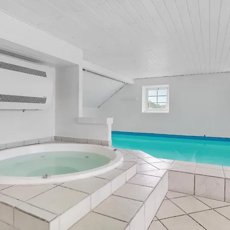 Vester Storetoft I بيت للعطل